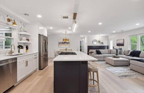 Minnetonka Casa | Luxury 1800sq.ft Home - Sleeps 8