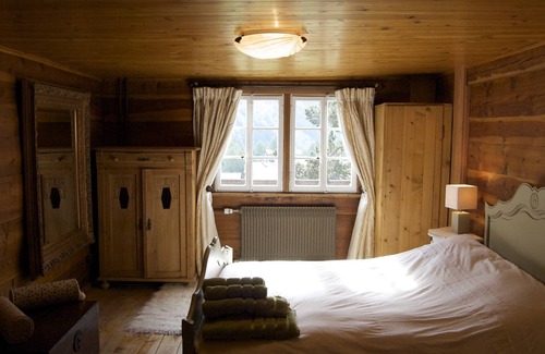 Saas-Fee Chalet De Esquí | Apartamento de lujo de 190m2 de esquí en el famoso chalet Saas Fee de Carl Zuchmayer