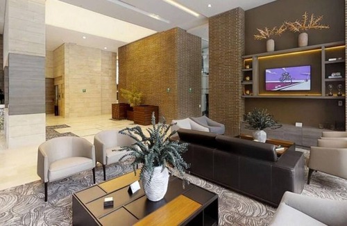Los Naranjos Apartamento | Luxury 1BD Apartment. Close to all!