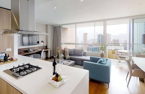 Los Naranjos Apartamento | Luxury 1BD Apartment. Close to all!