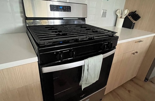 Dunning Apartamento | Luxury 1BD residence w/parking. Gated and safe. 15 mins from O’Hara