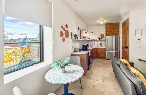 Society Hill Apartamento | Luxury 1BD Stay in South St | 1 Bed Retreat