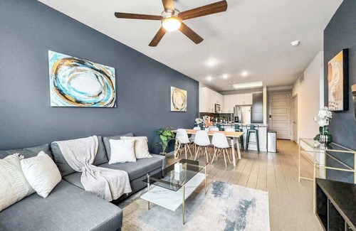 Uptown Apartamento | Luxury 1BD | Uptown | Sleeps 4 | Free Parking