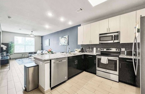 Uptown Apartamento | Luxury 1BD | Uptown | Sleeps 4 | Free Parking