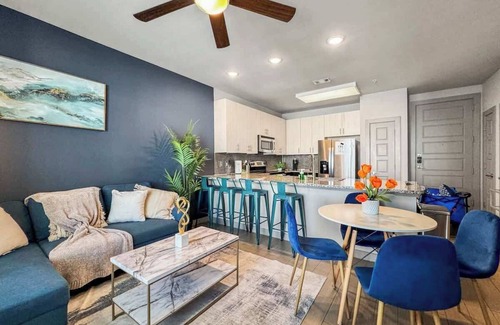 Uptown Apartamento | Luxury 1BD | Uptown | Sleeps 4 | Free Parking