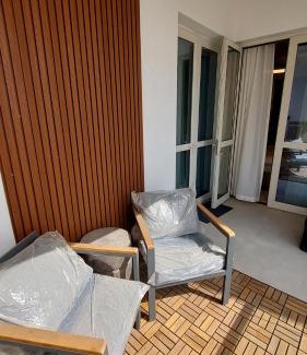 Muscat Hills Apartamento | Luxury 1BHK with Balcony - Muscat Hills