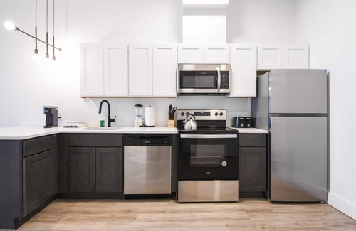 Elizabeth Apartamento | Luxury 1BR 30 Mins to Manhattan Evonify