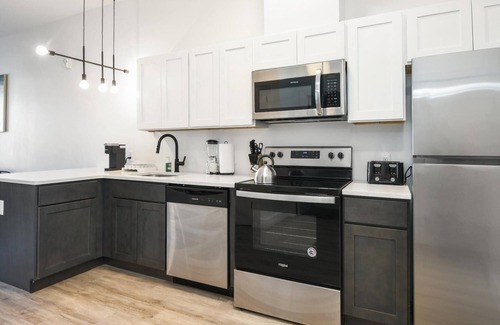 Elizabeth Apartamento | Luxury 1BR 30 Mins to Manhattan Evonify