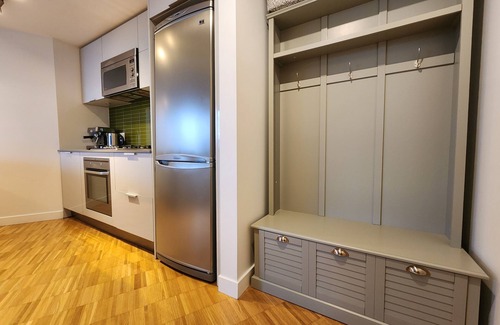 Gastown Apartamento | Luxury 1BR Gastown Condo | Water Views + Contactless Check-In | Parking Nearby