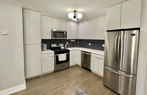 Edgewater Apartamento | Luxury 1BR in Edgewater/Loyola