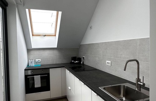 Klein-Antwerpen Apartamento | Luxury 1BR Near Fashion District by Oneluxstay