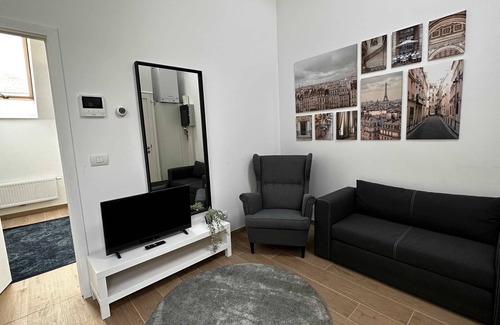 Klein-Antwerpen Apartamento | Luxury 1BR Near Fashion District by Oneluxstay