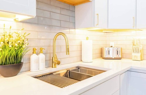 Eagle Hill Apartamento | Luxury 2 Bed 2 Bath East Boston