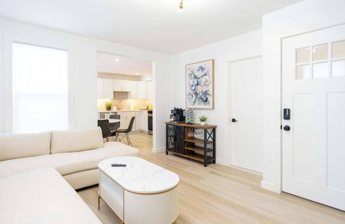 Eagle Hill Apartamento | Luxury 2 Bed 2 Bath East Boston