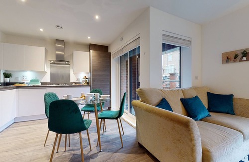 Ebbsfleet Valley Apartamento | Luxury 2 Bed Apartment with Parking 18 mins from London