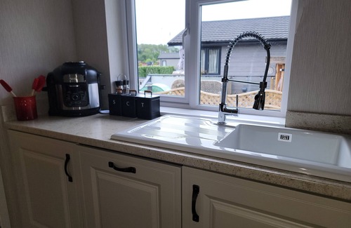Arnold Cabina | Luxury 2-bed Lodge in Routh, Sleeps 4 With Hot Tub