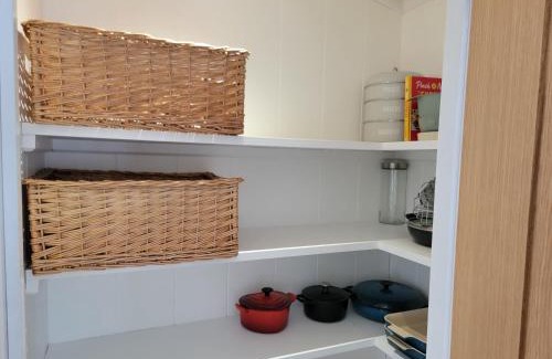 Arnold Casa | Luxury 2-Bed Lodge in Routh Sleeps 4 with Hot Tub