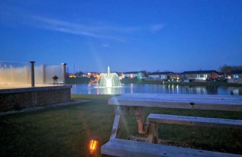 Arnold Casa | Luxury 2-Bed Lodge in Routh HotTub & Pet Friendly