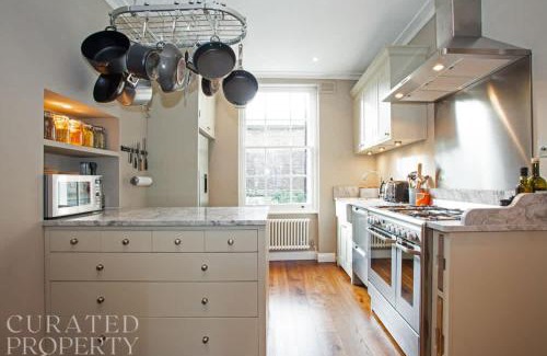 St. Johns Wood Apartamento | Luxury 2-Bed Marylebone Georgian House with Private Garden & Office