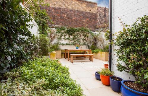 St. Johns Wood Apartamento | Luxury 2-Bed Marylebone Georgian House with Private Garden & Office