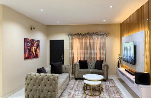 Ibadan Apartamento | Luxury 2-bed w 24h light in Kolapo Ishola GRA