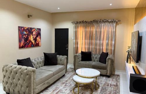 Ibadan Apartamento | Luxury 2-bed w 24h light in Kolapo Ishola GRA