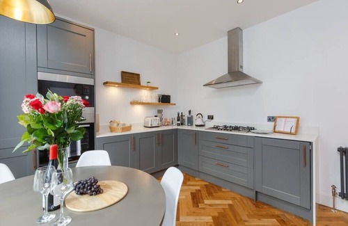 Dollar Apartamento | Luxury 2 bedroom 2 bathroom Duplex sleeping up to six