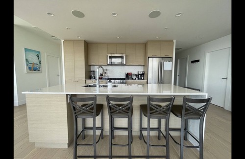 Cultural District Condominio | Luxury 2 bedroom, 2 bath condo. Pool, steam room & gym.