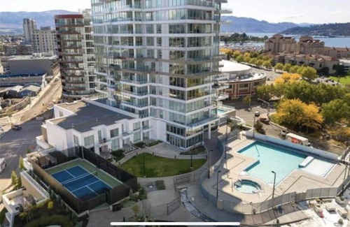 Cultural District Condominio | Luxury 2 bedroom, 2 bath condo. Pool, steam room & gym.