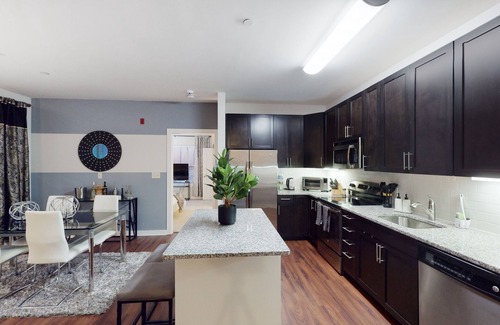 Malden Apartamento | Luxury 2 bedroom - 2 bath w/ garage parking & near train to Boston