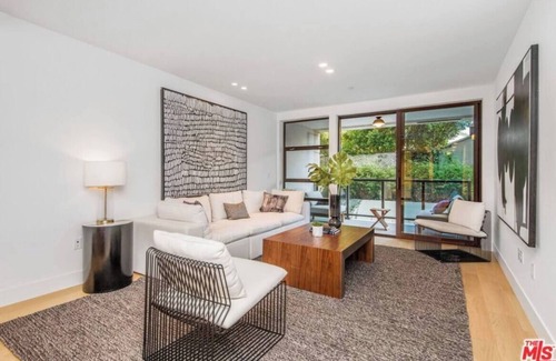 Westwood Condominio | Luxury 2-Bedroom, 2-Bathroom Condo on the Wilshire Corridor