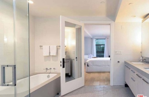 Westwood Condominio | Luxury 2-Bedroom, 2-Bathroom Condo on the Wilshire Corridor