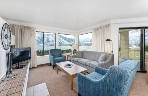 Wapato Point Complejo | Luxury 2 Bedroom and 2 Bathroom Unit with Full Amenities