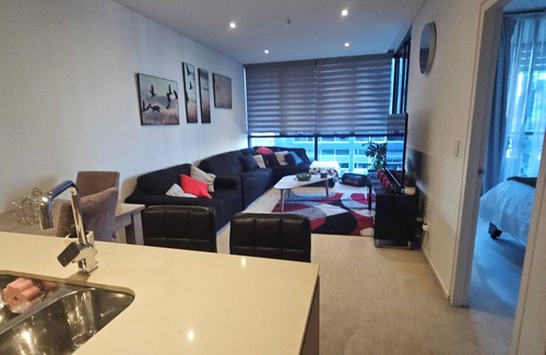 Parramatta Apartamento | Luxury 2-Bedroom Apartment in Parramatta CBD | Pool, Cinema, Gym & Rooftop Bar