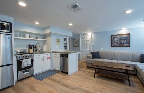 Brookland Casa | Luxury 2 bedroom apartment w/ free parking