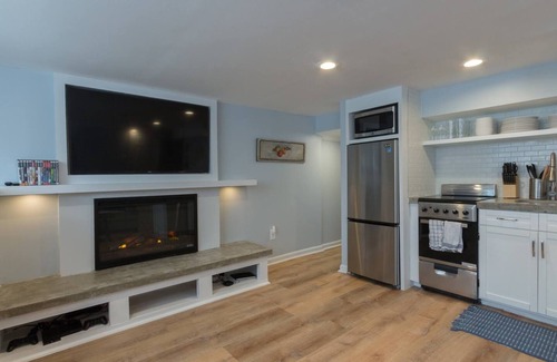 Brookland Casa | Luxury 2 bedroom apartment w/ free parking