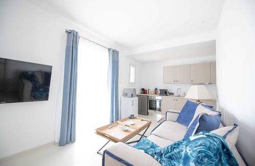Kanalia Apartamento | Luxury 2-Bedroom Apartment with Private Pool, wide Veranda and Sea View (3B)