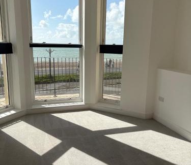 Worthing Apartamento | Luxury 2 Bedroom Apartment with Full Seaview's