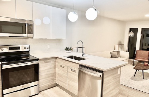 Quincy Apartamento | Luxury 2 Bedroom Apartment in Heart of Quincy