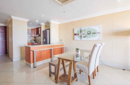 Durban Point Apartamento | LUXURY 2 BEDROOM APARTMENT - DBN THE SAILS WATERFRONT
