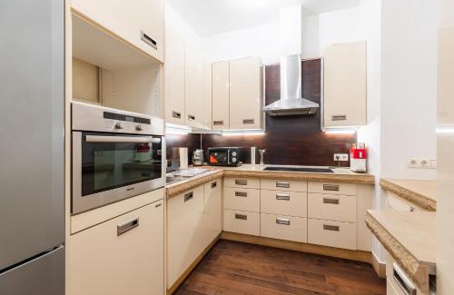 Funfhaus Apartamento | Luxury 2 bedroom apartment with king-size beds