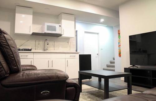 Fort Gary Casa | Luxury 2 bedroom basement