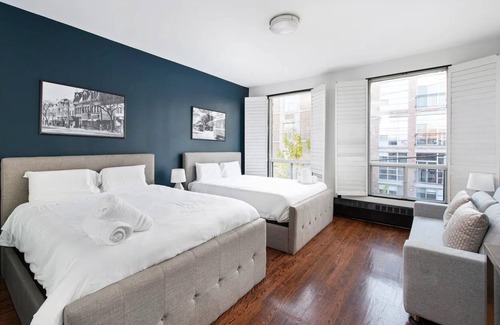 King West Village Casa | Luxury 2 Bedroom Condo W/ Parking, Budweiser arena
