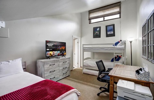Keystone Apartamento | Luxury 2 Bedroom Condo with Pool Hot Tub and Sauna