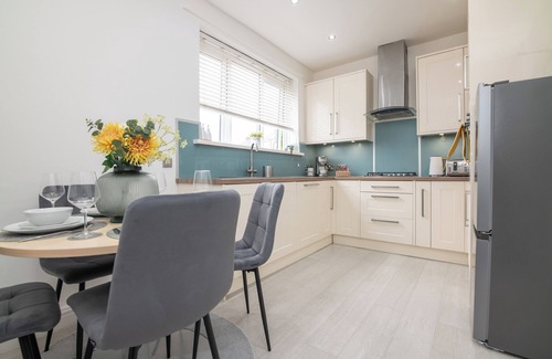 Oldbury Casa | Luxury 2 Bedroom Home Near Birmingham - Fast WiFi
