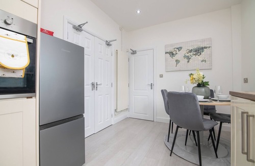 Oldbury Casa | Luxury 2 Bedroom Home Near Birmingham - Fast WiFi