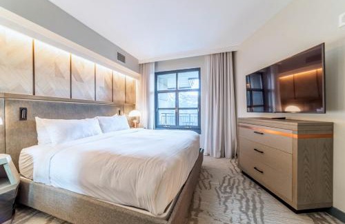 Mammoth Lakes Hotel | Luxury 2 Bedroom Penthouse with Stunning Views!