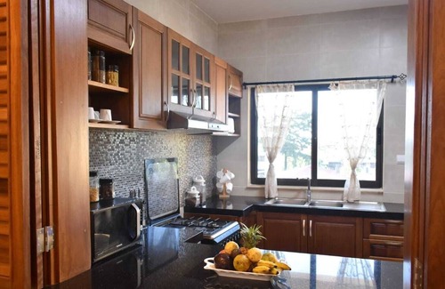 Ras Makamaiwe Apartamento | Luxury 2 Bedroom Serviced Apt in Prime Locale