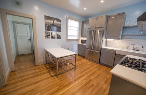 Russian Hill Apartamento | Luxury 2 bedroom 1 bath Penthouse in prime neighborhood. ORGANIC SANITATION