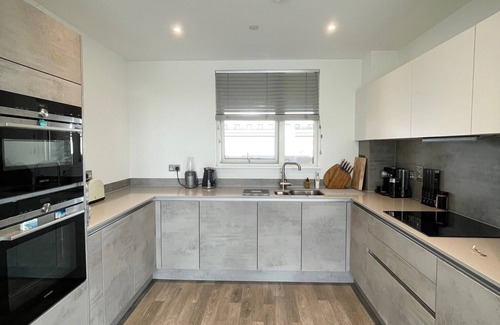South Acton Apartamento | Luxury 2 Bedrooms Penthouse + Free Indoor Parking